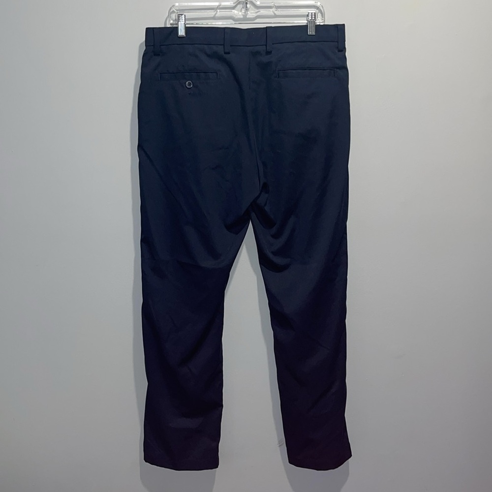 Amazon Essentials Men's Classic-Fit Stretch Golf Pants - Picture 4 of 8